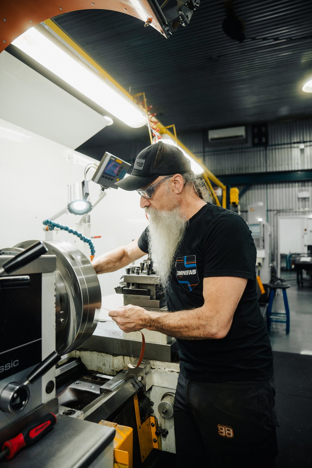omnifab-experienced-machinist-lathe